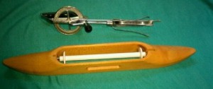 Hand beater with shuttle and bobbin